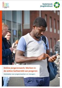 Omslag publicatie Online Jongerenwerk: Werken in de online leefwereld van jongeren