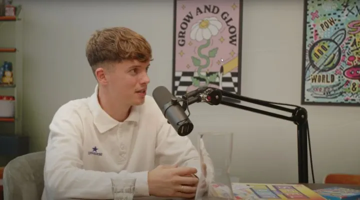 Rapper Pjotr praat over prestatiedruk in podcast De Jeugdkantine