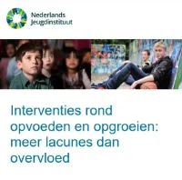 Omslag publicatie Interventies rond opvoeden en opgroeien: meer lacunes dan overvloed